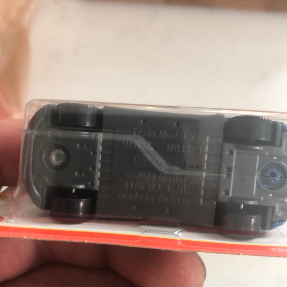 Tesla Model Y blue - Picture 6 of 7